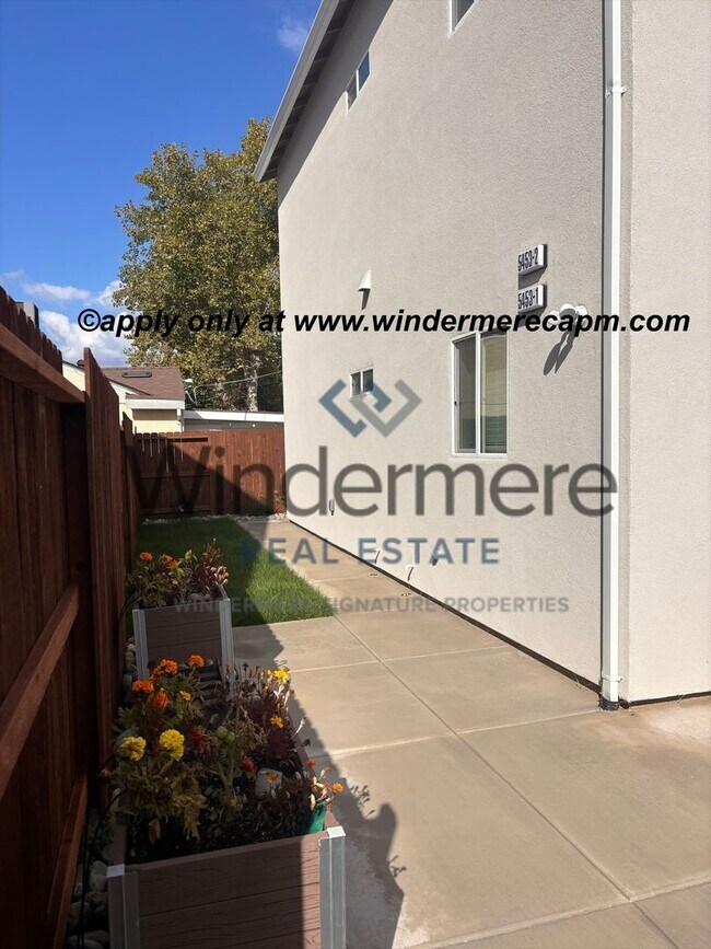 Building Photo - BRAND NEW Upstairs 2-Bedroom ADU with Private Entry!  HALF OFF 1ST MONTH'S RENT!!