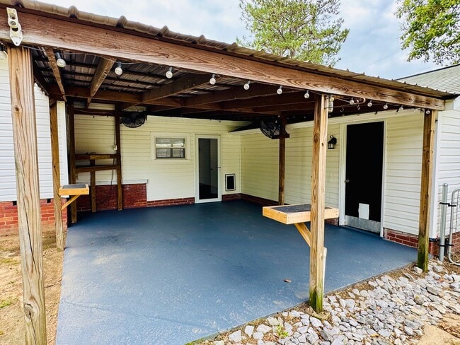 Building Photo - Paradise in Tallassee