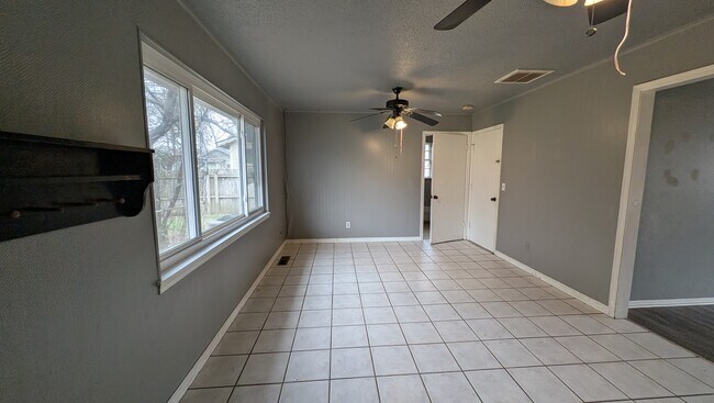 Building Photo - 126 N Draper Ave