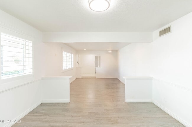 Building Photo - 8608 Catalpa Ln