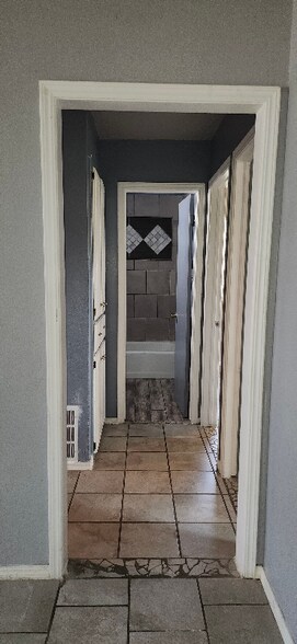 Building Photo - 4708 SE 45th St