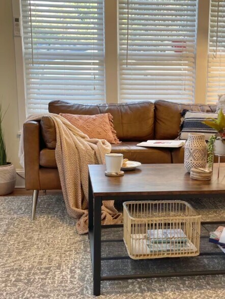 Building Photo - 1515 W Concho Ave