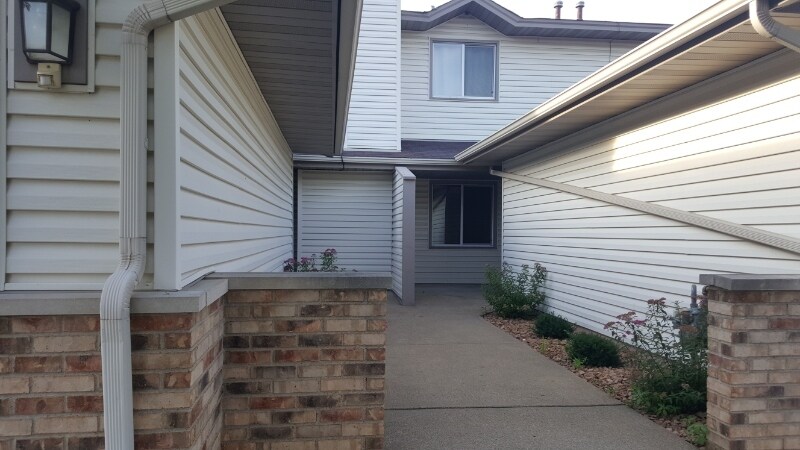 Building Photo - 1340 68th Ln N