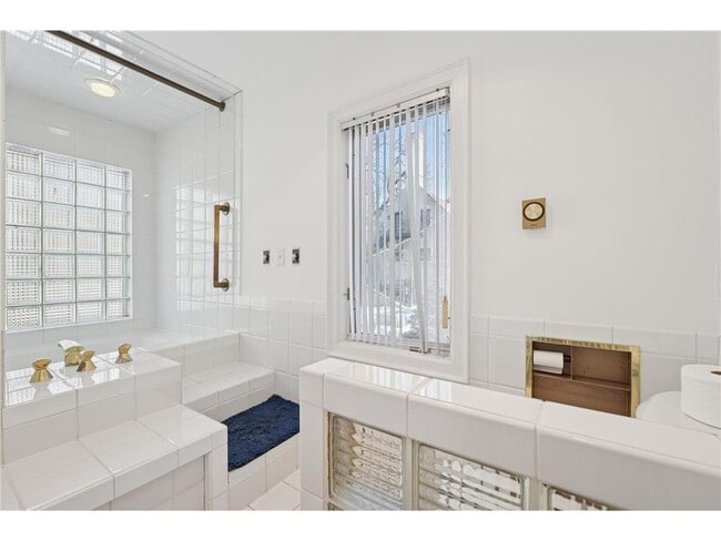 Building Photo - 1721 Humboldt Ave S