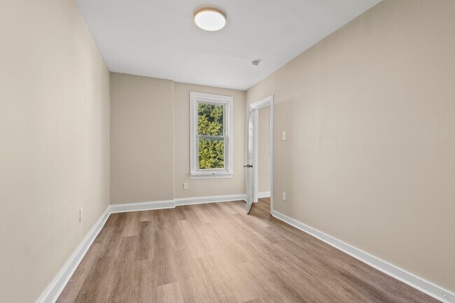 Building Photo - Spacious 4 Bedroom Single Family on Susquehanna St