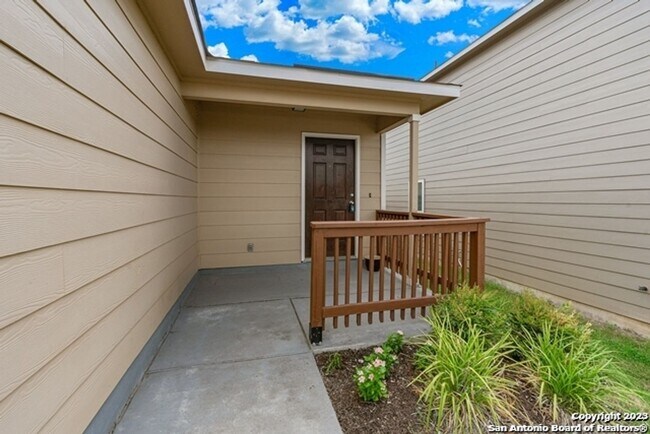 Building Photo - 3 Bedroom/2 Bath Silver Canyon Subdivision