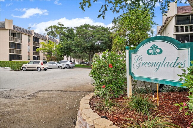 Building Photo - 8437 Forest Hills Dr