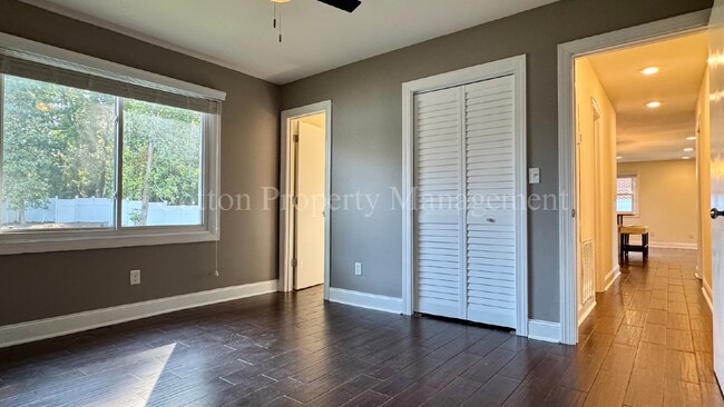 Building Photo - 366 Lullwater Dr