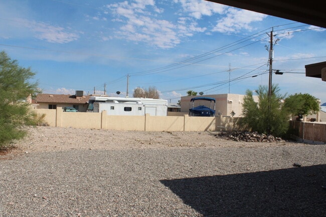 Building Photo - Remodeled 3 Bed 2 Bath Long Term Rental!