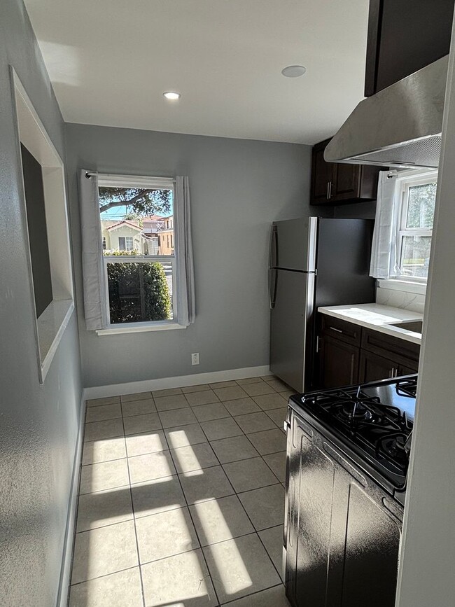 Building Photo - 8933 Elizabeth Ave