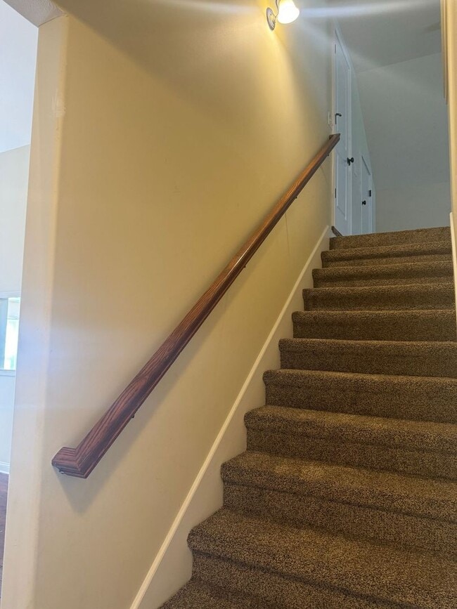 Building Photo - Great Location!! Beautiful Partial Brick H...