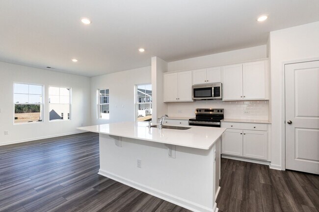 Building Photo - Brand New Townhome!