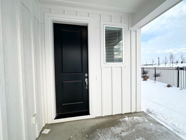 Building Photo - Luxury Townhome available now!
