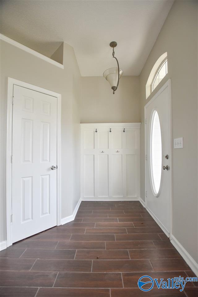 Building Photo - 2542 Bonnie Oaks Dr SW