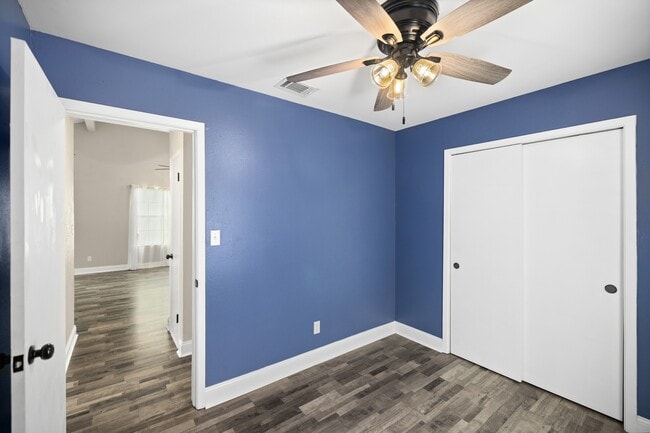 Building Photo - 3045 Yorktown Cir