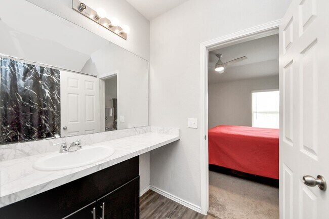 Building Photo - 8620 Havana Dr
