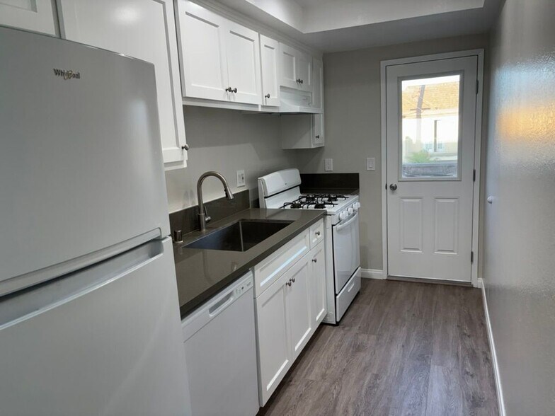 Building Photo - 16971 Hoskins, 2