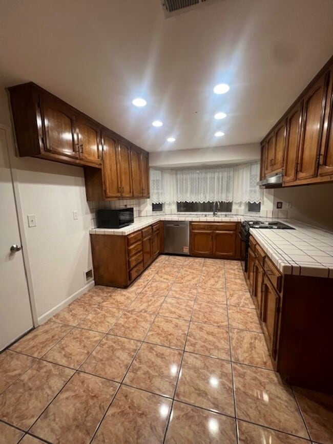 Building Photo - 507 Datewood Ct