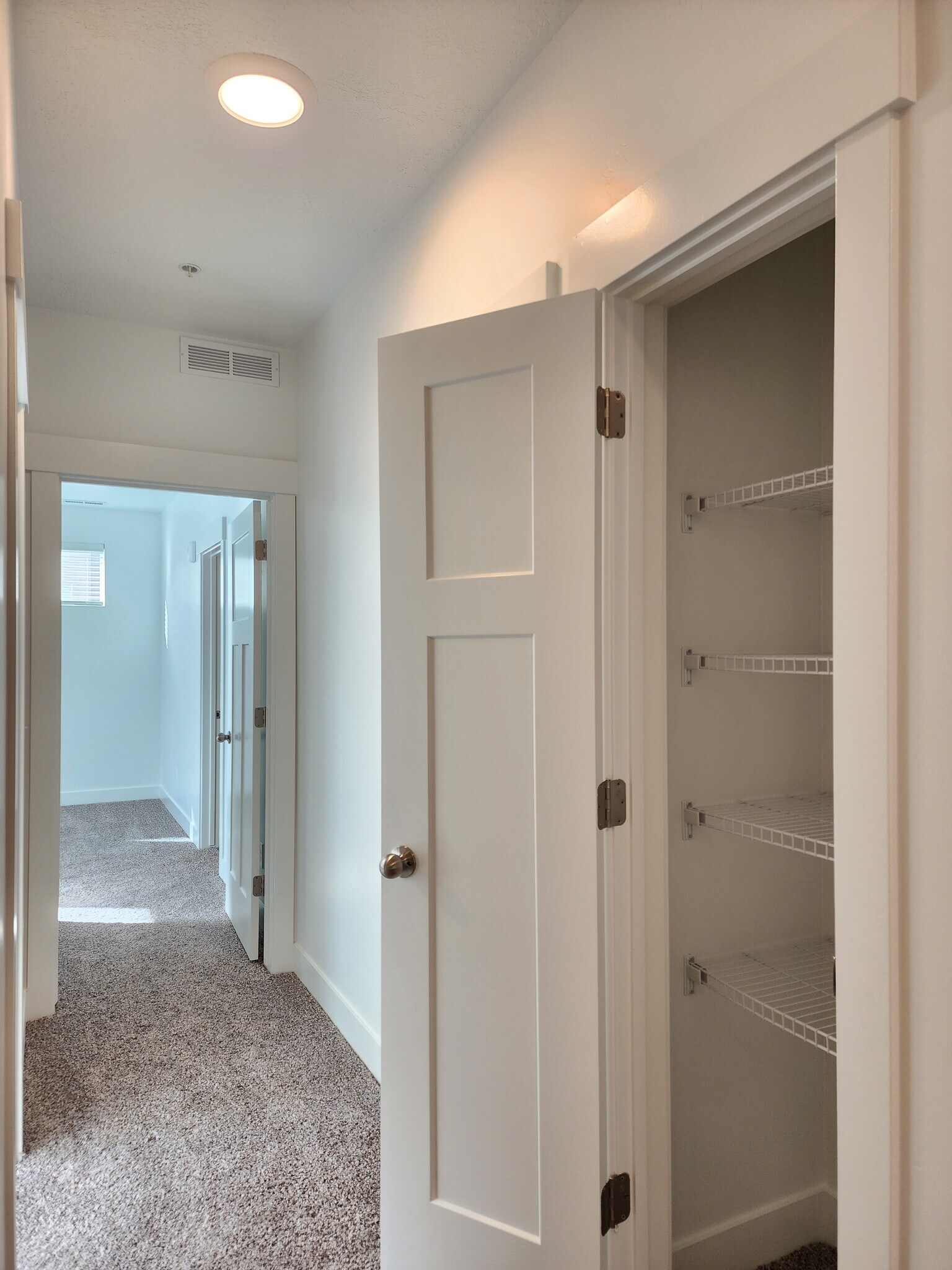 Building Photo - 4735 S Alder Dr