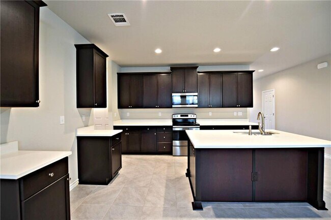 Building Photo - 544 John Muir Trl