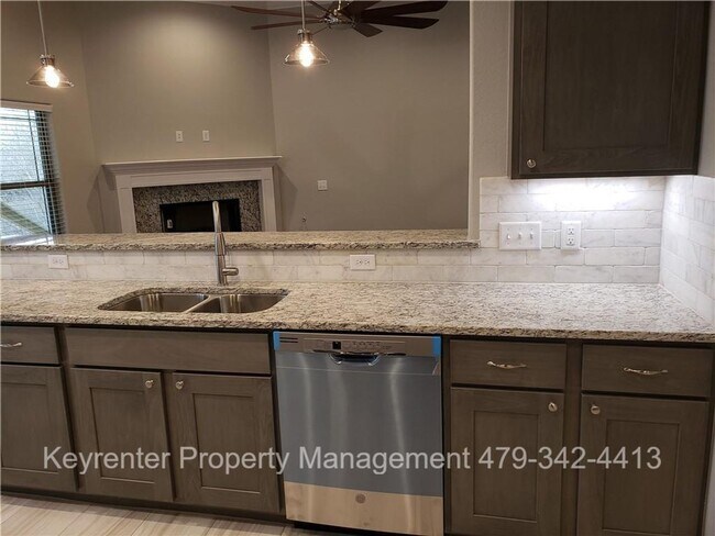 Building Photo - Spacious 4-Bedroom Home with Modern Upgrades & Fenced Yard