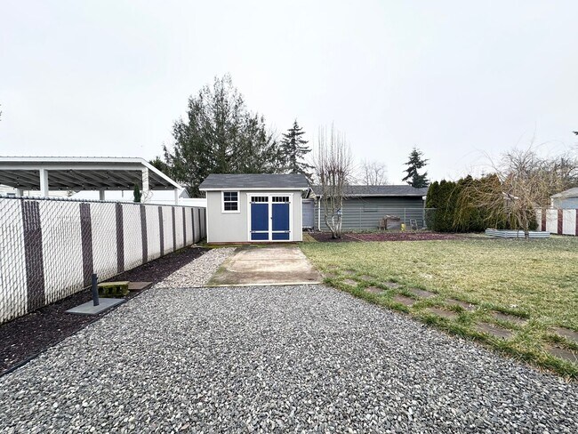 Building Photo - Single Family Home in SE Portland - Large ...