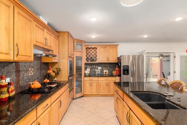 Building Photo - 6825 E Virginia Ave