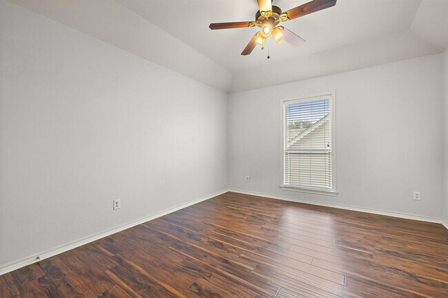 Building Photo - 123 Justin Leonard Dr
