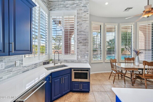 Building Photo - 351 N Cloverfield Cir