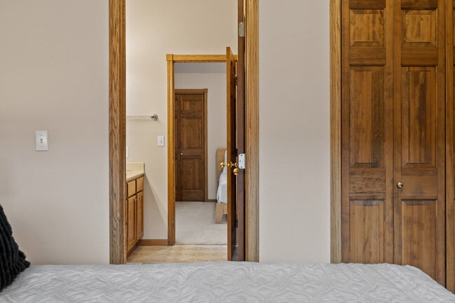 Building Photo - 23679 Dogleg Dr