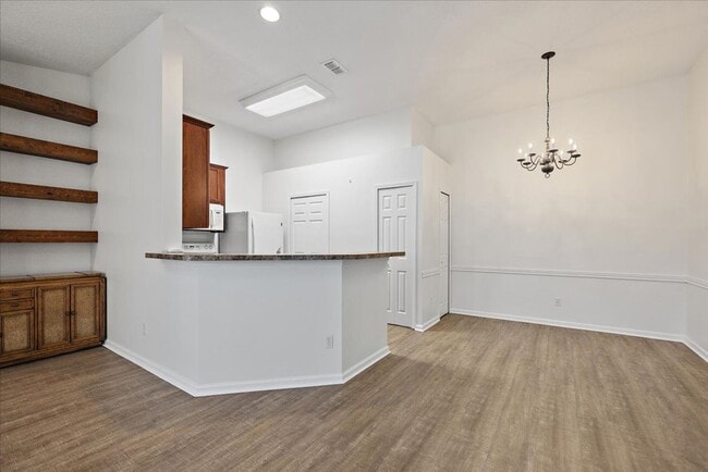 Building Photo - Great Jax Beach Location!