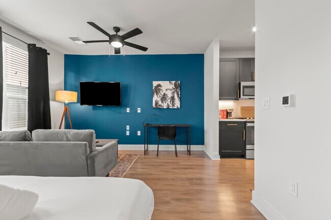 Building Photo - 1116 Gramercy Ln