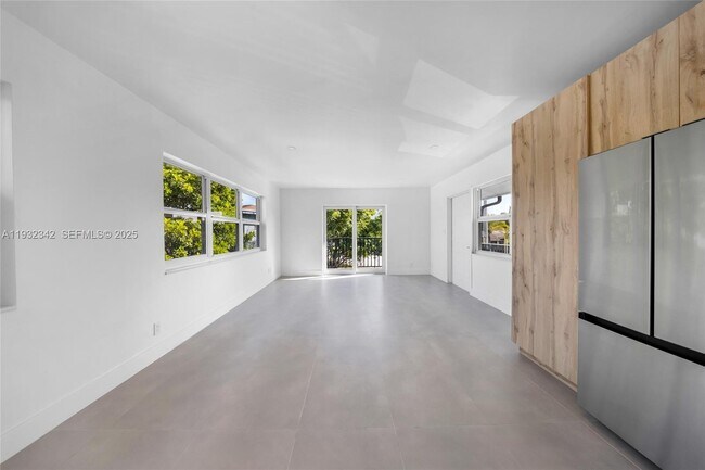 Building Photo - 5195 NE 18th Ave