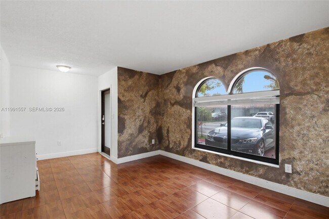 Building Photo - 3210 SW 26th St