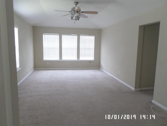 Building Photo - 11807 Templeton Rd