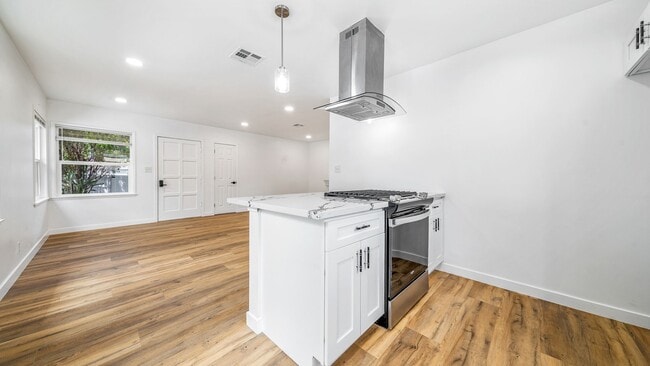 Building Photo - Fully Renovated 2 Bed • 1.5 Bath Duplex