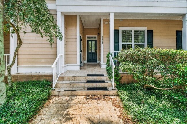 Building Photo - Modern Comfort in the Heart of Johns Island