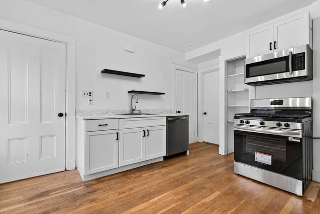 Building Photo - 166 Elliot St