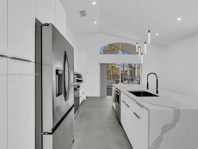 Building Photo - 4962 SW 32nd Way