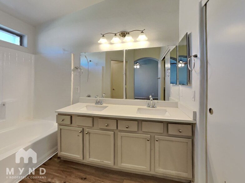 Building Photo - 7922 W Whyman Ave