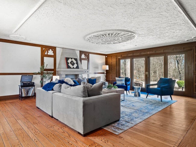 Building Photo - 1811 Breezewood Dr