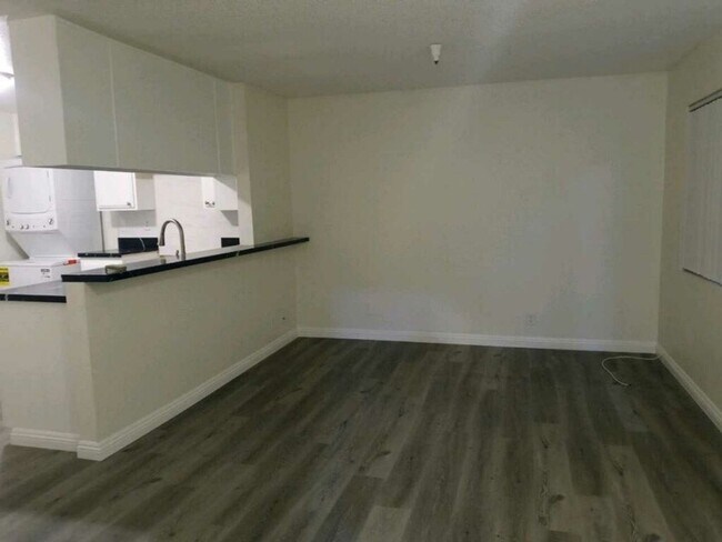 Interior Photo - 11431 Cedar Avenue