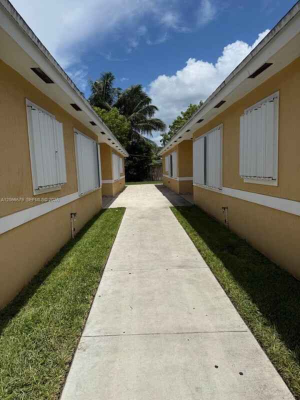 Building Photo - 2635 NW 24th Ave