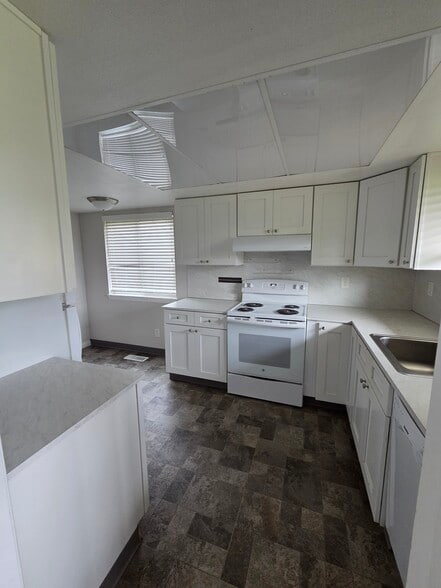 Building Photo - 10905 Vickery Ave E