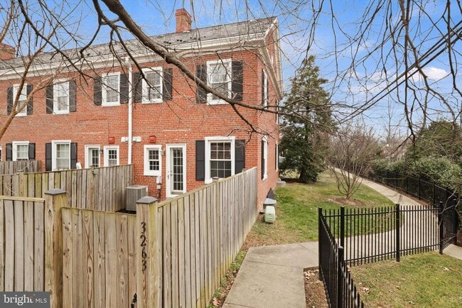 Building Photo - 3263 S Stafford St