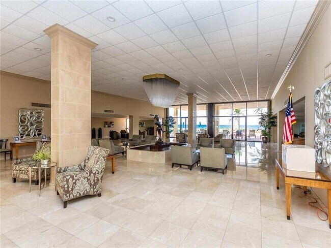 Building Photo - 1147 Hillsboro Mile Unit 209