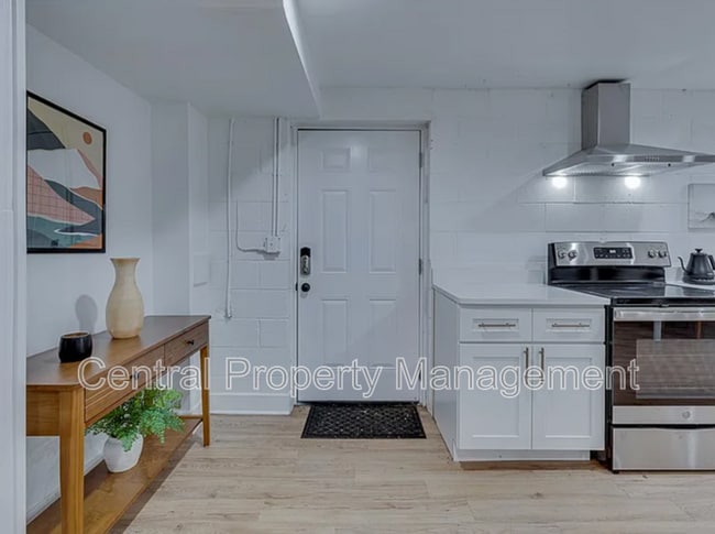 Building Photo - 1126 N Hwy 25 Bypass