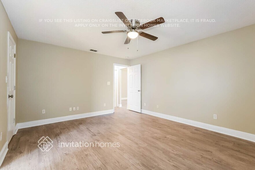 Building Photo - 423 Woodview Dr