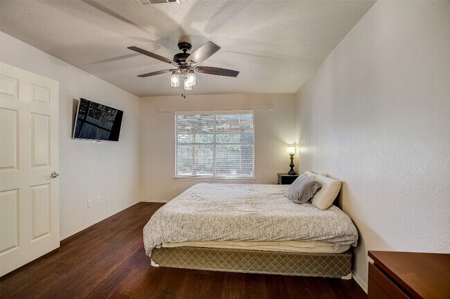 Building Photo - 7449 Peabody Dr