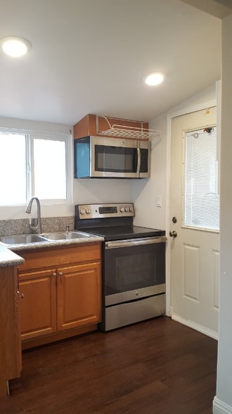 Building Photo - 776 Melody Ln